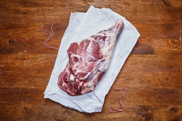 Lammkeule mit Knochen