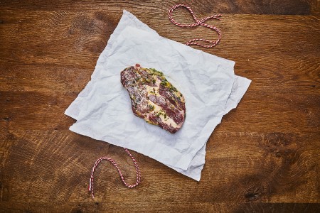 Sattelschwein-Nackensteak in Bärlauch-Marinade