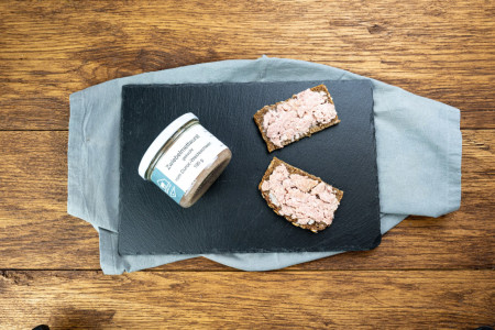 Zwiebelmettwurst gekocht vom Duroc-Weideschwein